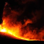 Eruzione dell’Etna, le spettacolari foto dell’Ingv e il video